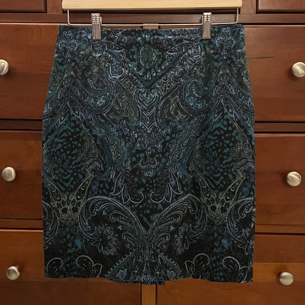 Chicos pencil skirt, blue paisley, side zip, kick pleat, size 0.5